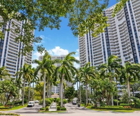 NORTH TOWER AT THE POINT - Residential