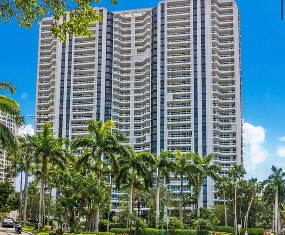 NORTH TOWER AT THE POINT - Residential