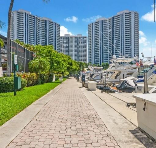 NORTH TOWER AT THE POINT - Residential