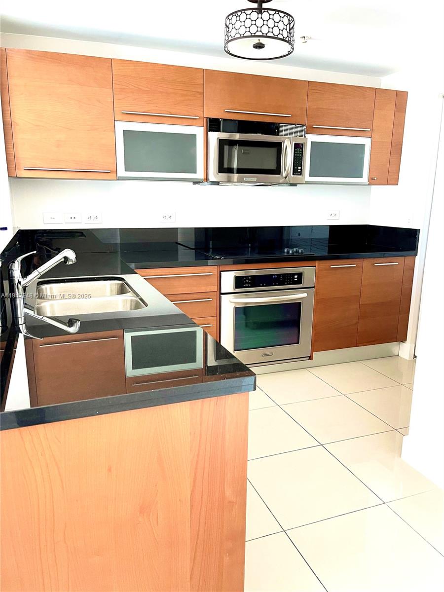 VIZCAYNE NORTH CONDO - Residential Lease