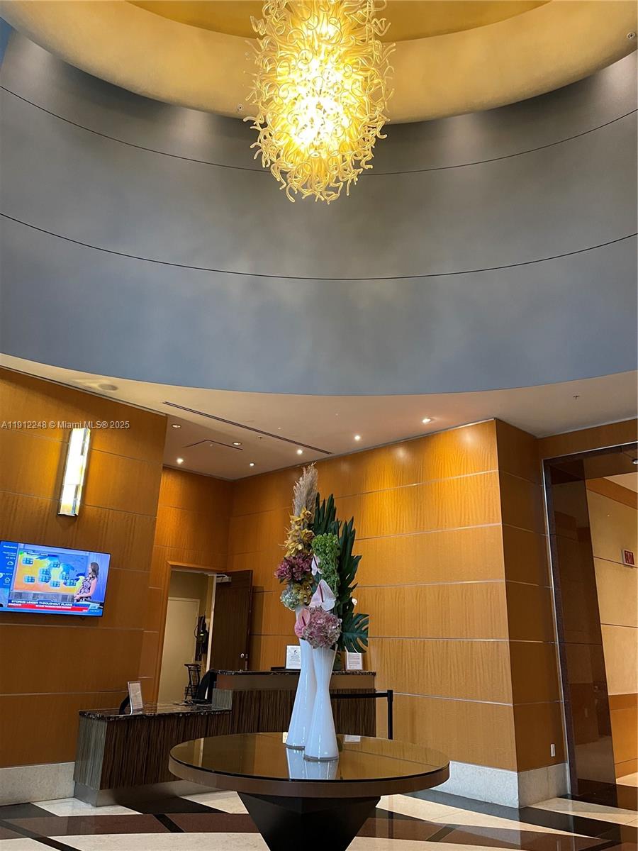 VIZCAYNE NORTH CONDO - Residential Lease