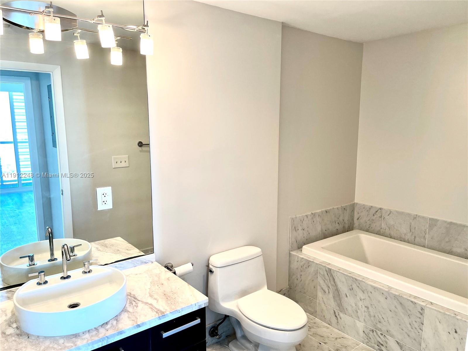 VIZCAYNE NORTH CONDO - Residential Lease