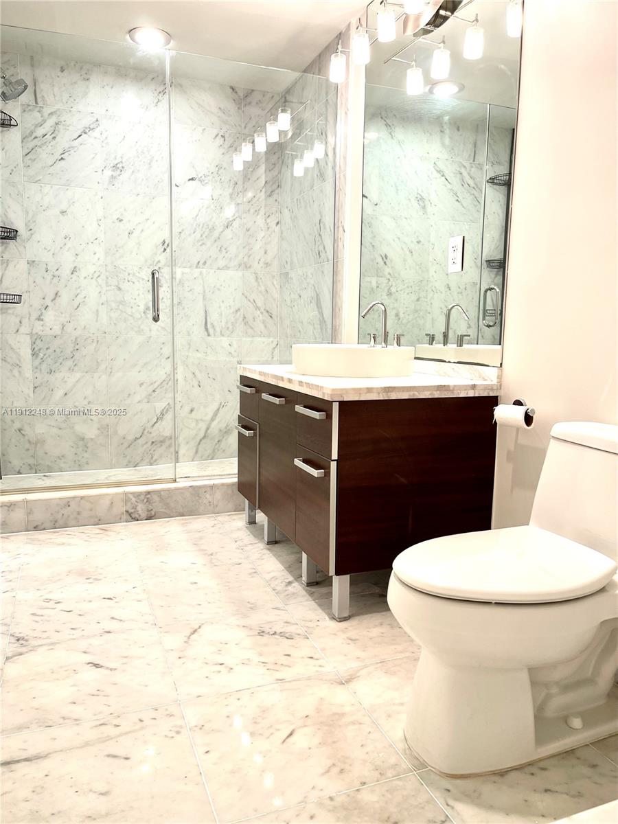 VIZCAYNE NORTH CONDO - Residential Lease