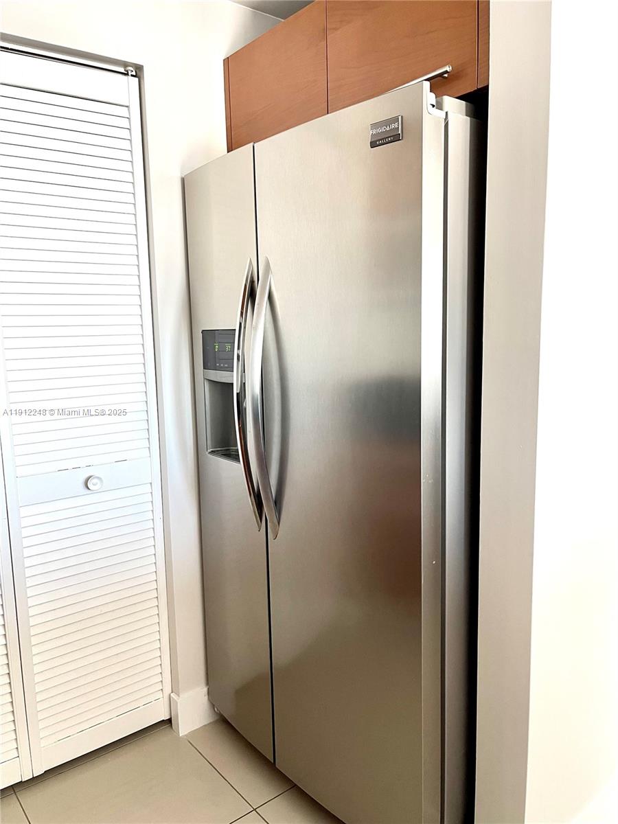 VIZCAYNE NORTH CONDO - Residential Lease