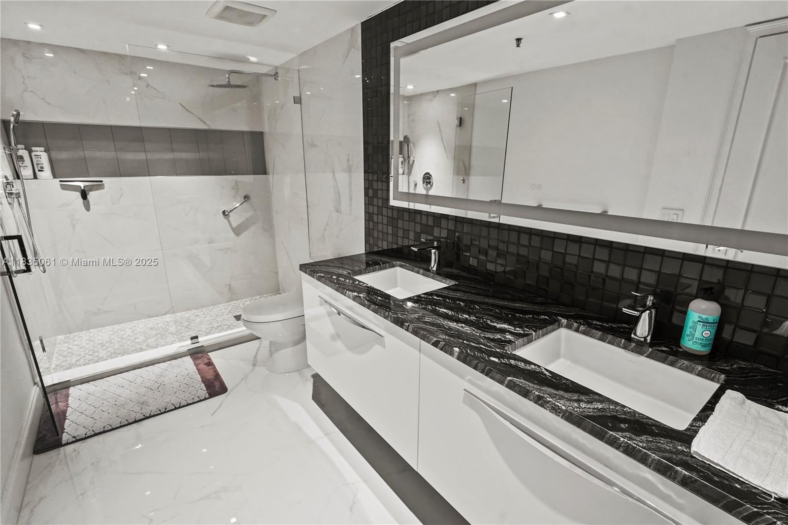 8877 Collins Ave 705