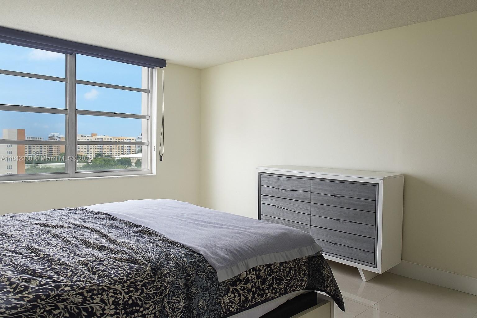 COMMODORE PLAZA CONDO - Residential