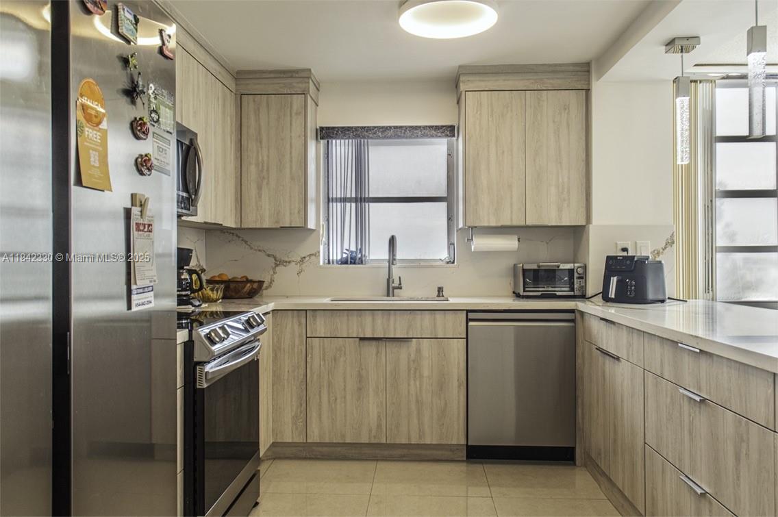 COMMODORE PLAZA CONDO - Residential