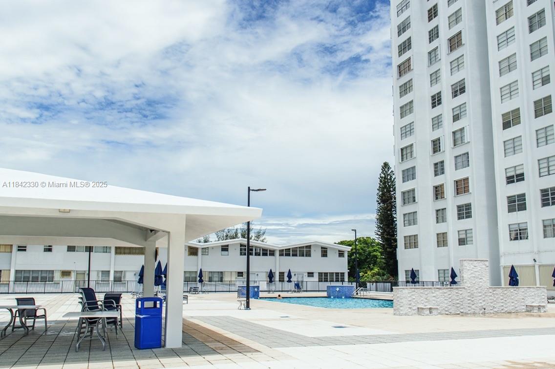 COMMODORE PLAZA CONDO - Residential