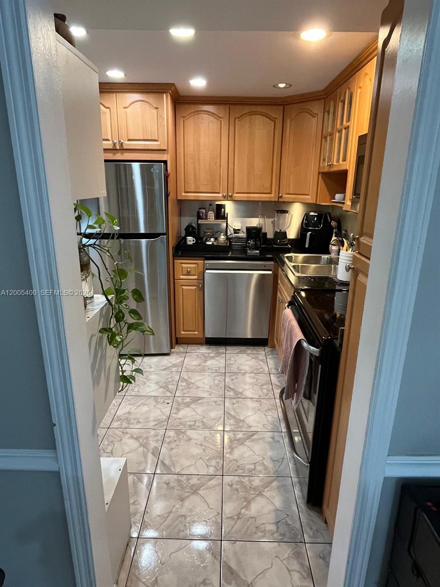 ENSENADA CONDO BLDG E-II - Residential Lease