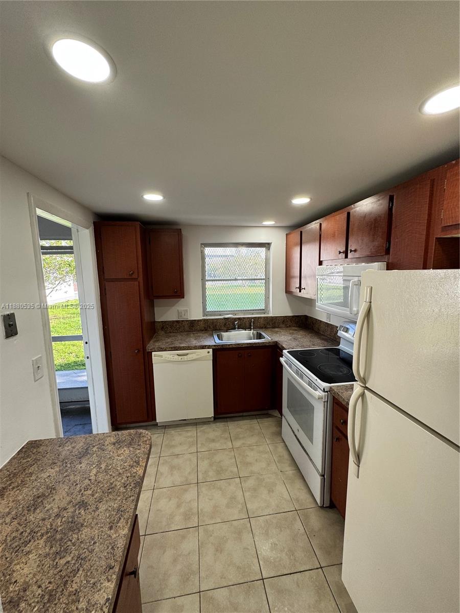 EDGEWOOD GREENS CONDO - Residential Lease