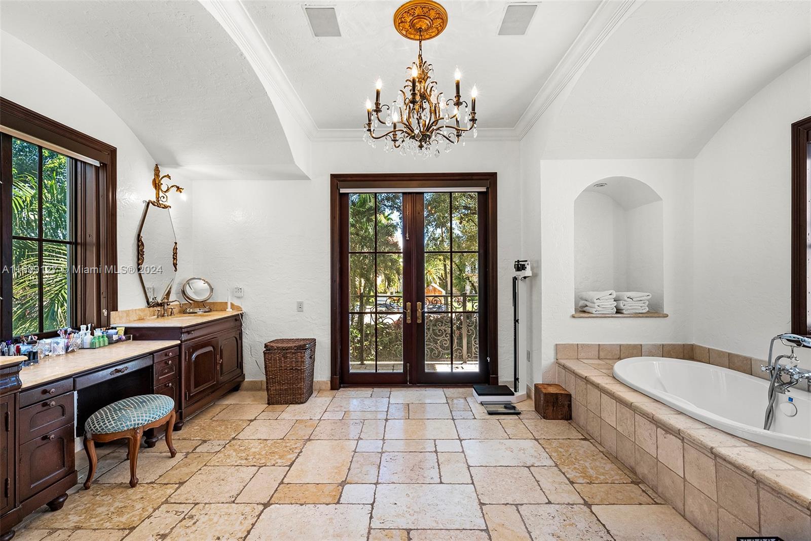 CORAL GABLE COUNTRY CLUB - Residential