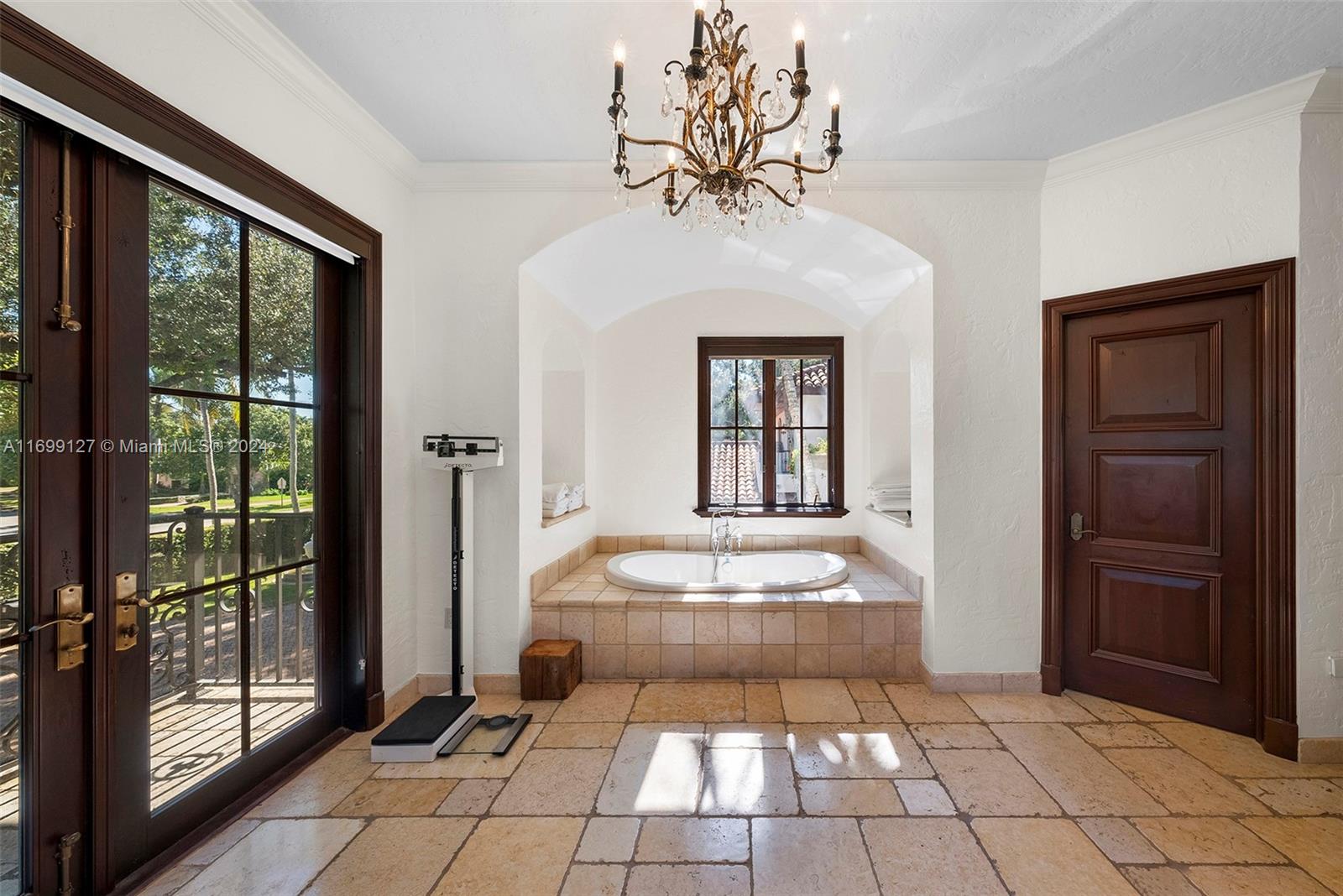 CORAL GABLE COUNTRY CLUB - Residential