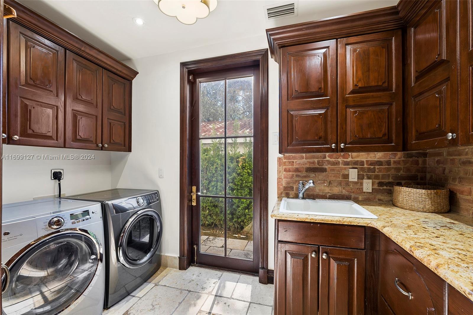 CORAL GABLE COUNTRY CLUB - Residential