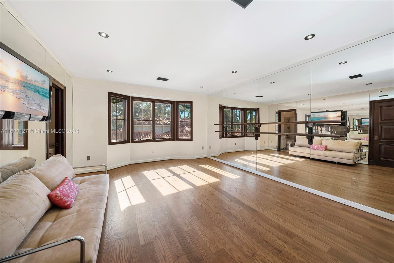 CORAL GABLE COUNTRY CLUB - Residential