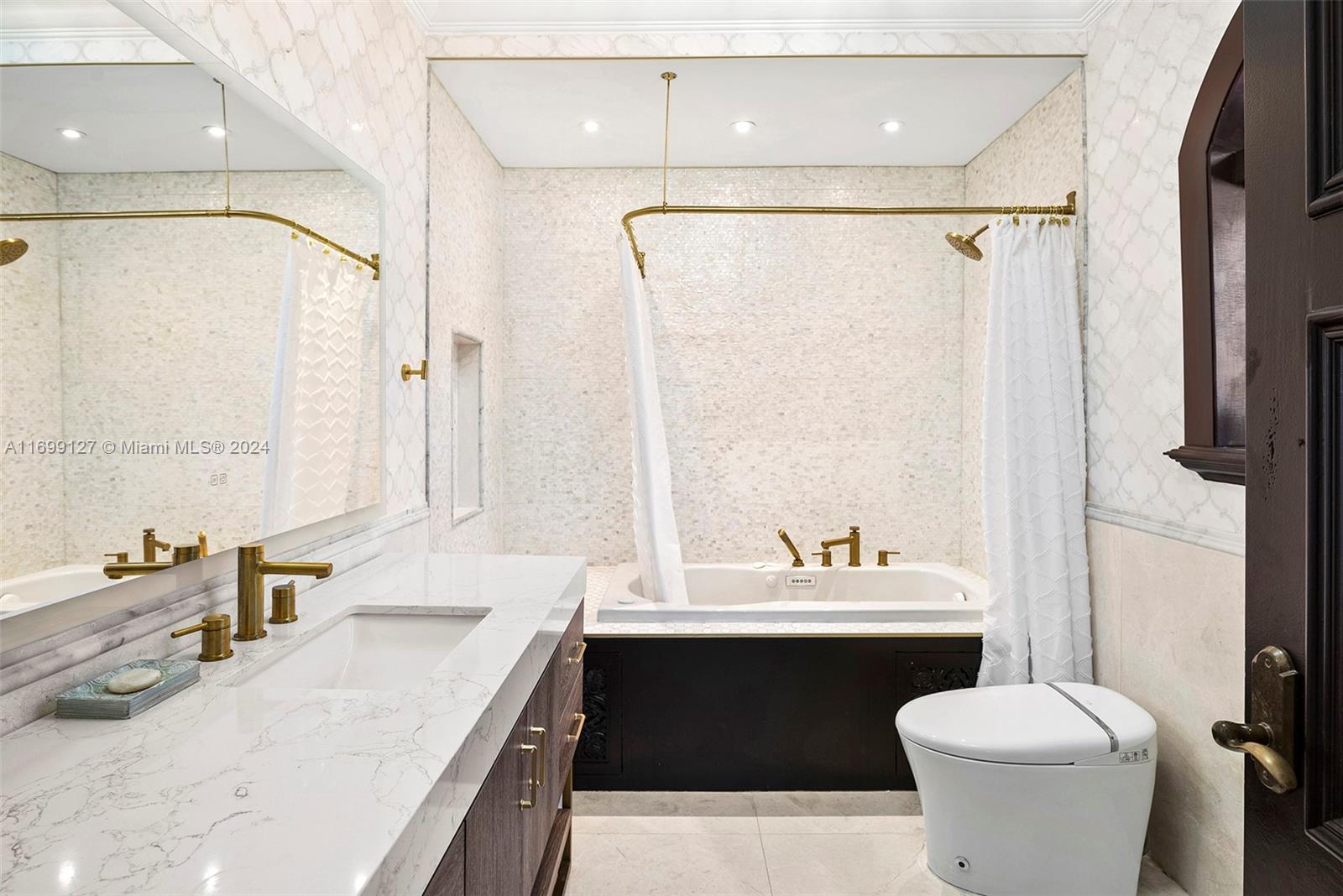 CORAL GABLE COUNTRY CLUB - Residential