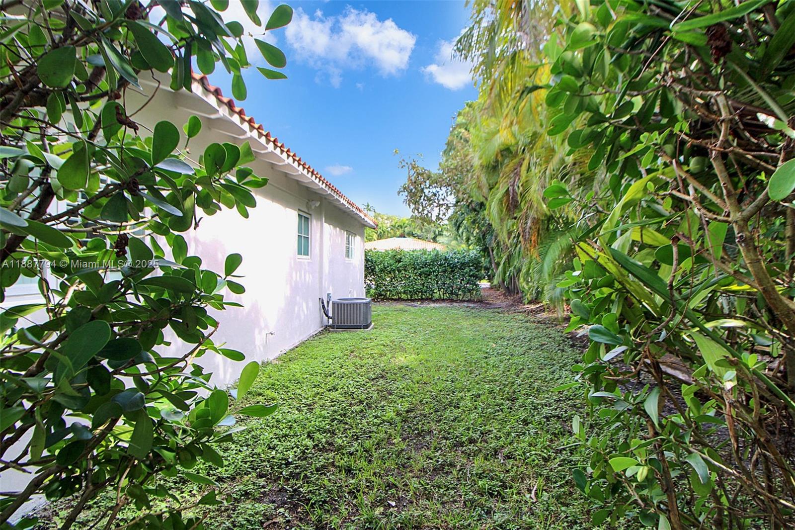 TAMIAMI PLACE PLAN NO 3 - Residential