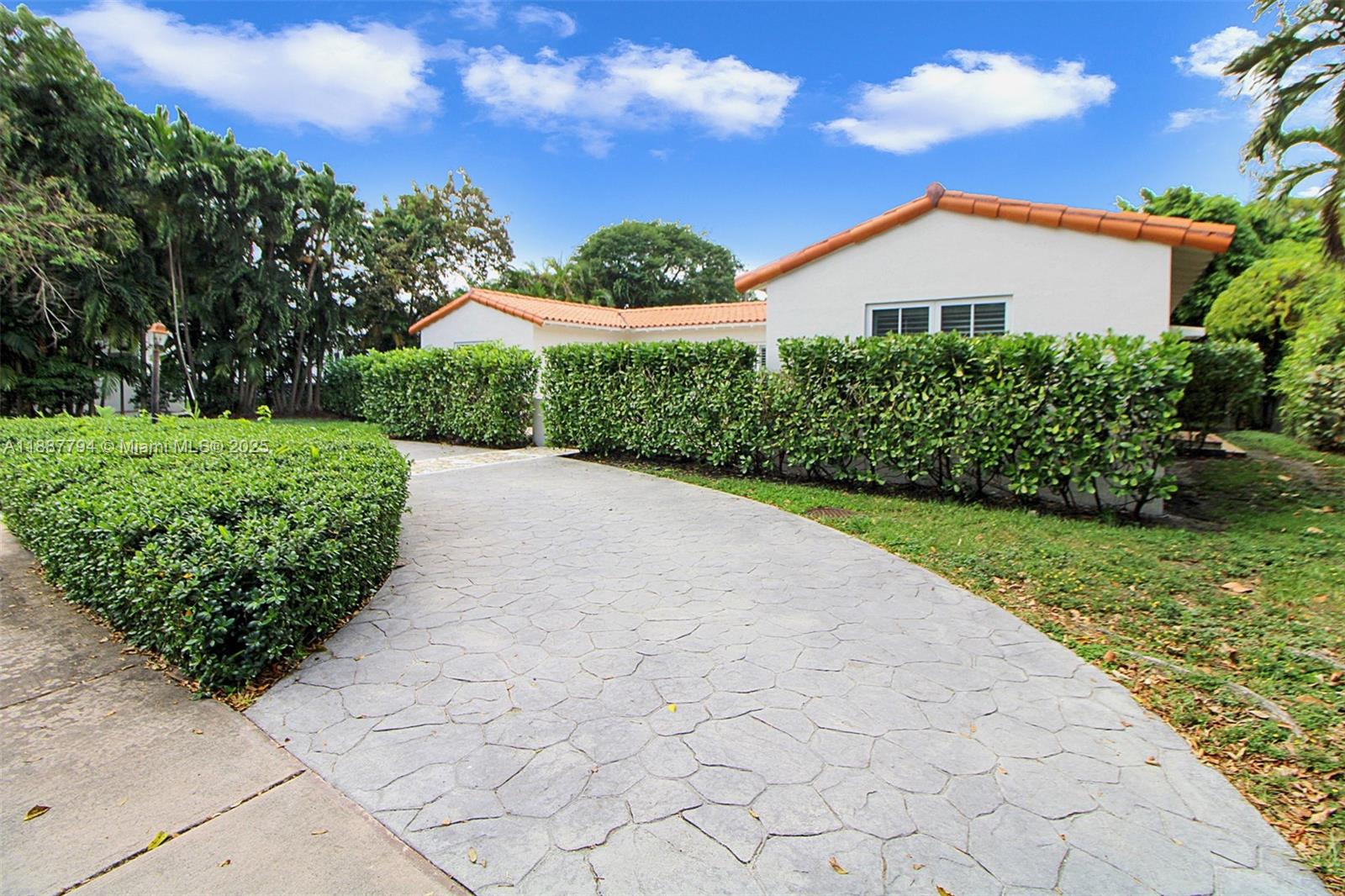 TAMIAMI PLACE PLAN NO 3 - Residential