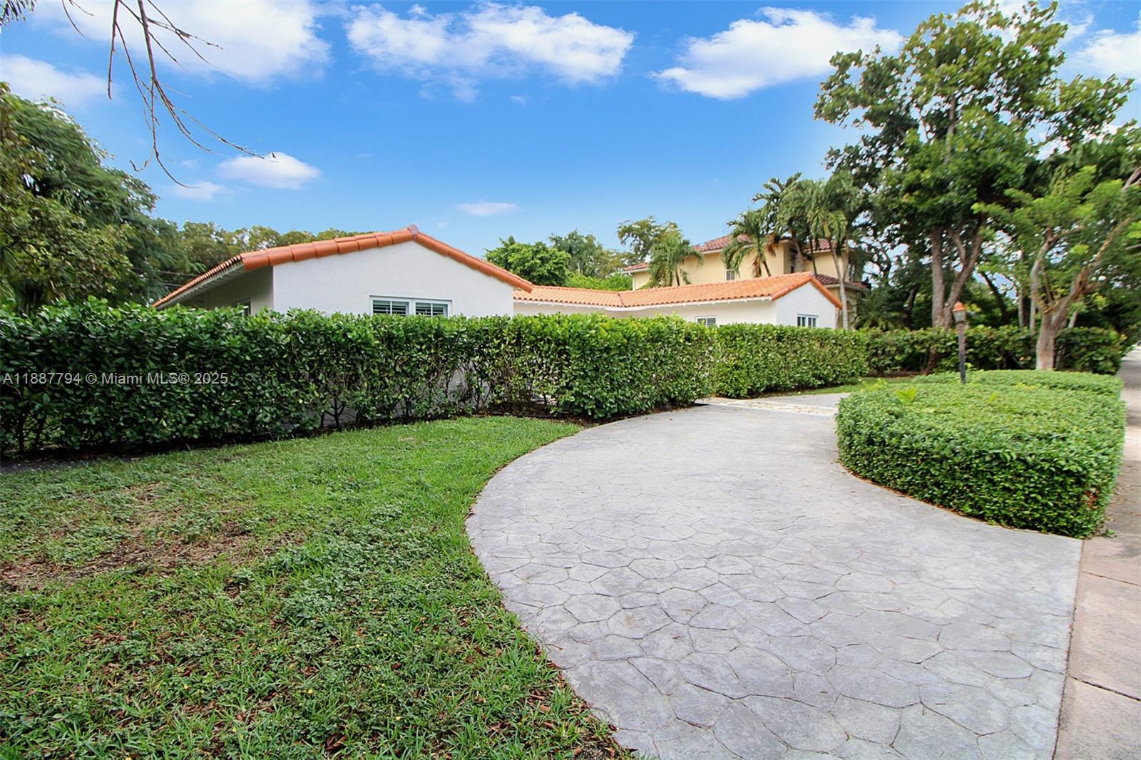 TAMIAMI PLACE PLAN NO 3 - Residential