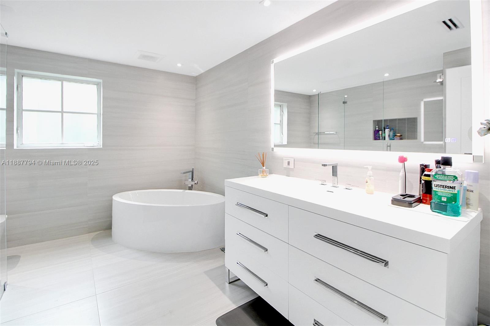 TAMIAMI PLACE PLAN NO 3 - Residential