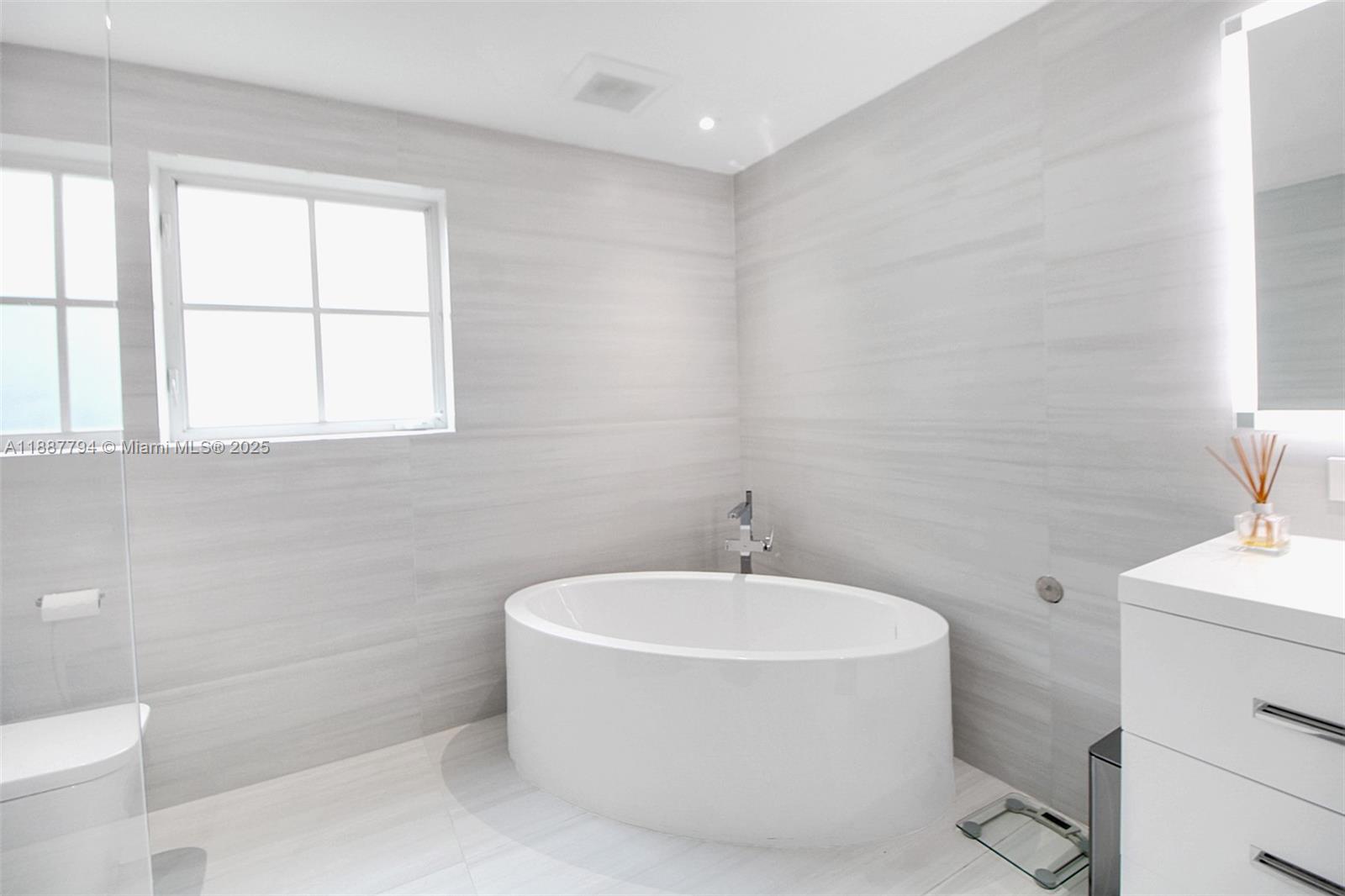 TAMIAMI PLACE PLAN NO 3 - Residential