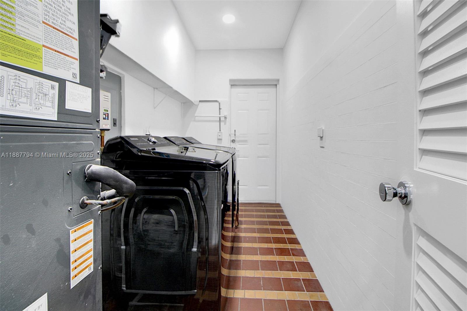 TAMIAMI PLACE PLAN NO 3 - Residential