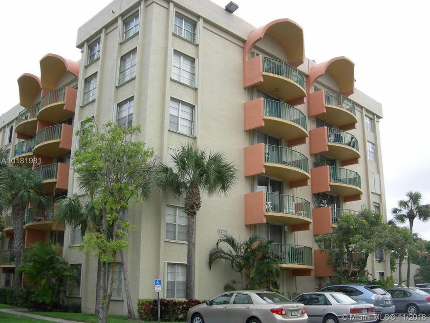 Best Deal! Moving sale! Great location in Fountainebleau area with 2 bedrooms and 2 bathrooms. Beautiful Large covered balcony for your comfort. Laundry room on each floor.