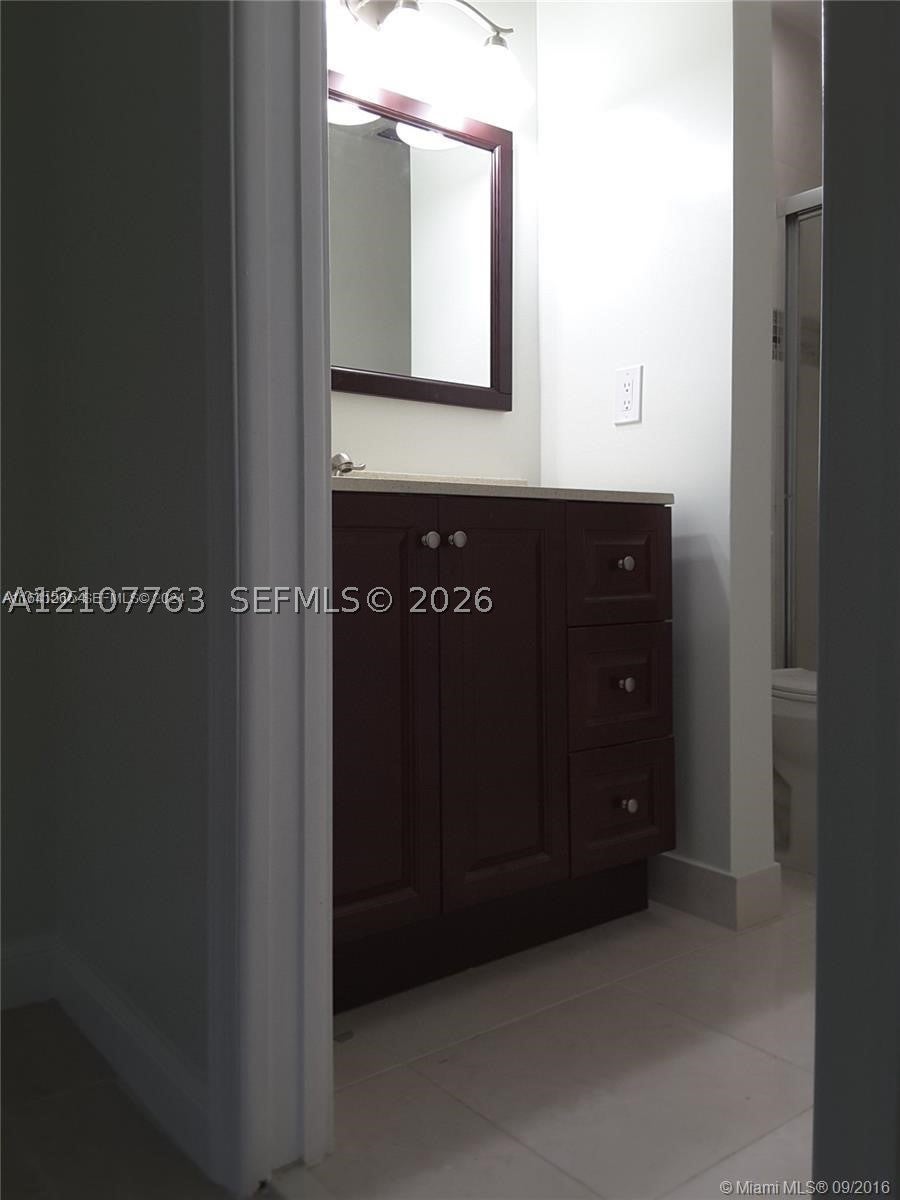 6061 Shakerwood Cir 202