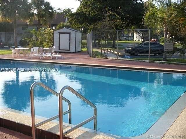 6061 Shakerwood Cir 202