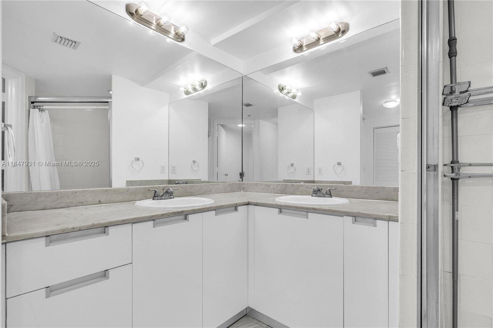 THE BRIDGEWATER CONDO - Residential