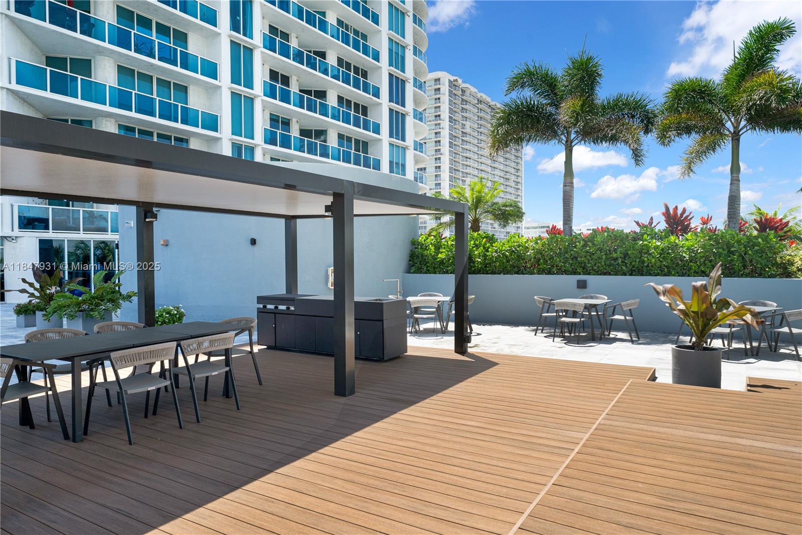 THE BRIDGEWATER CONDO - Residential