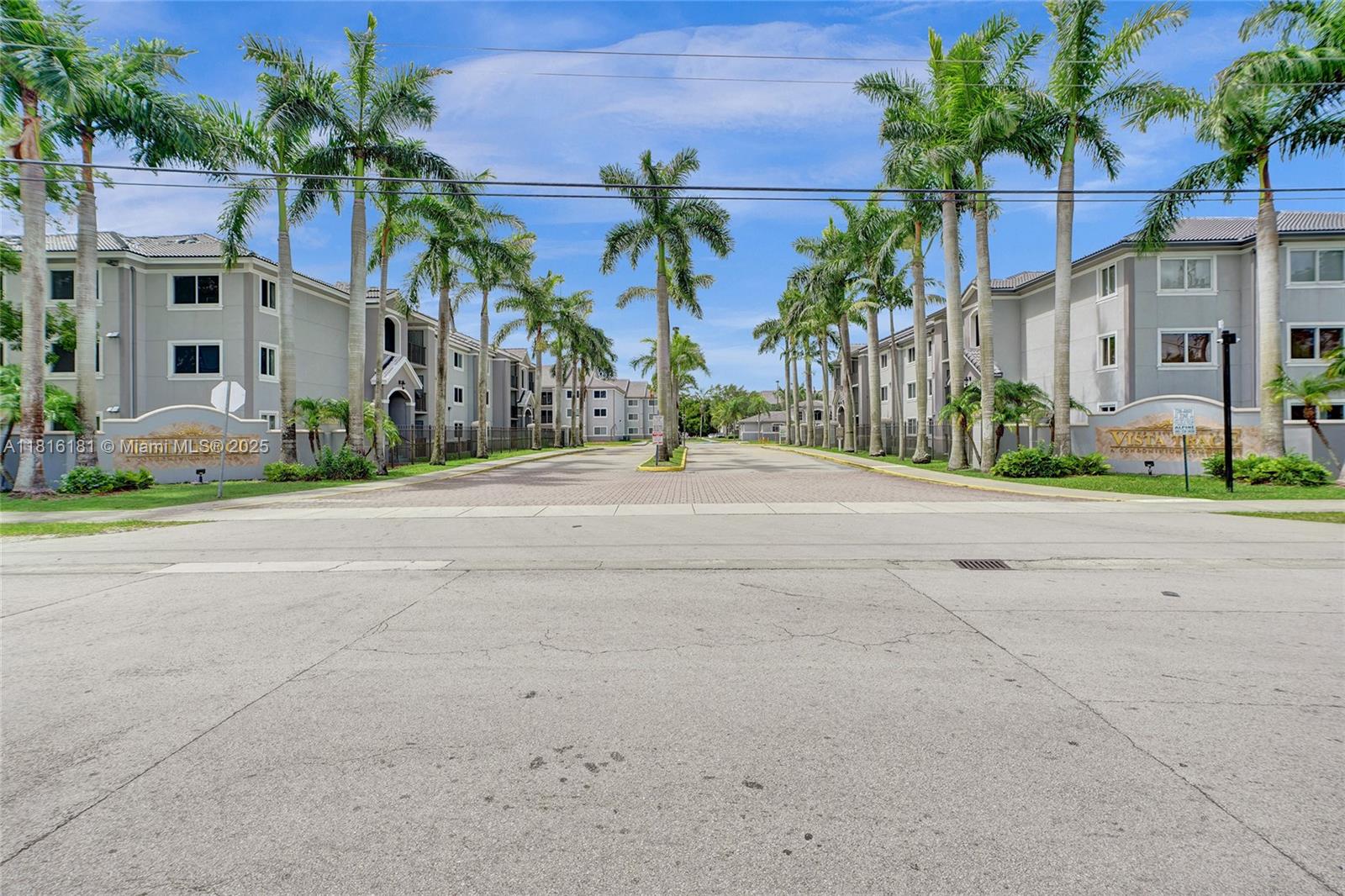 VISTA TRACE 1 CONDO - Residential
