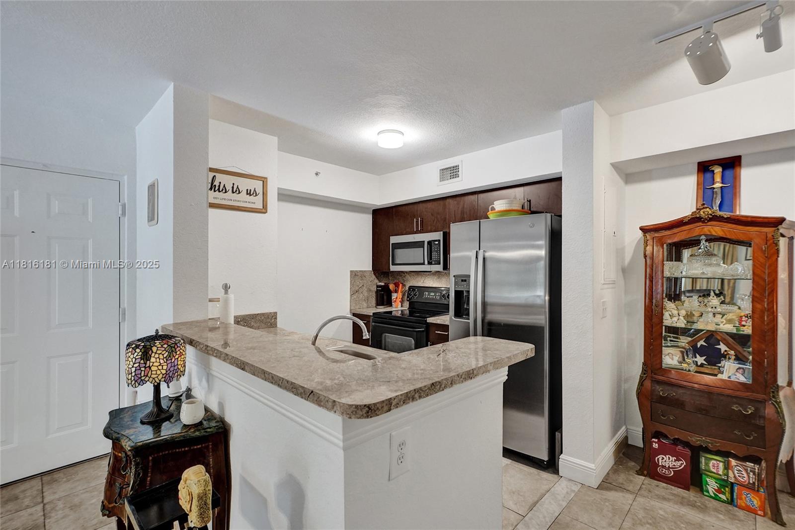 VISTA TRACE 1 CONDO - Residential