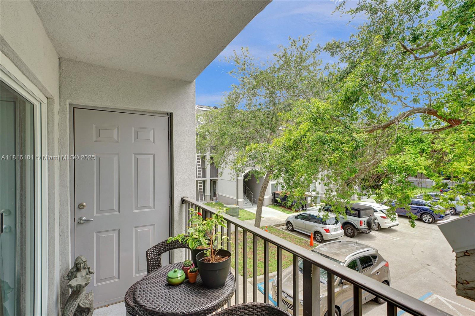 VISTA TRACE 1 CONDO - Residential