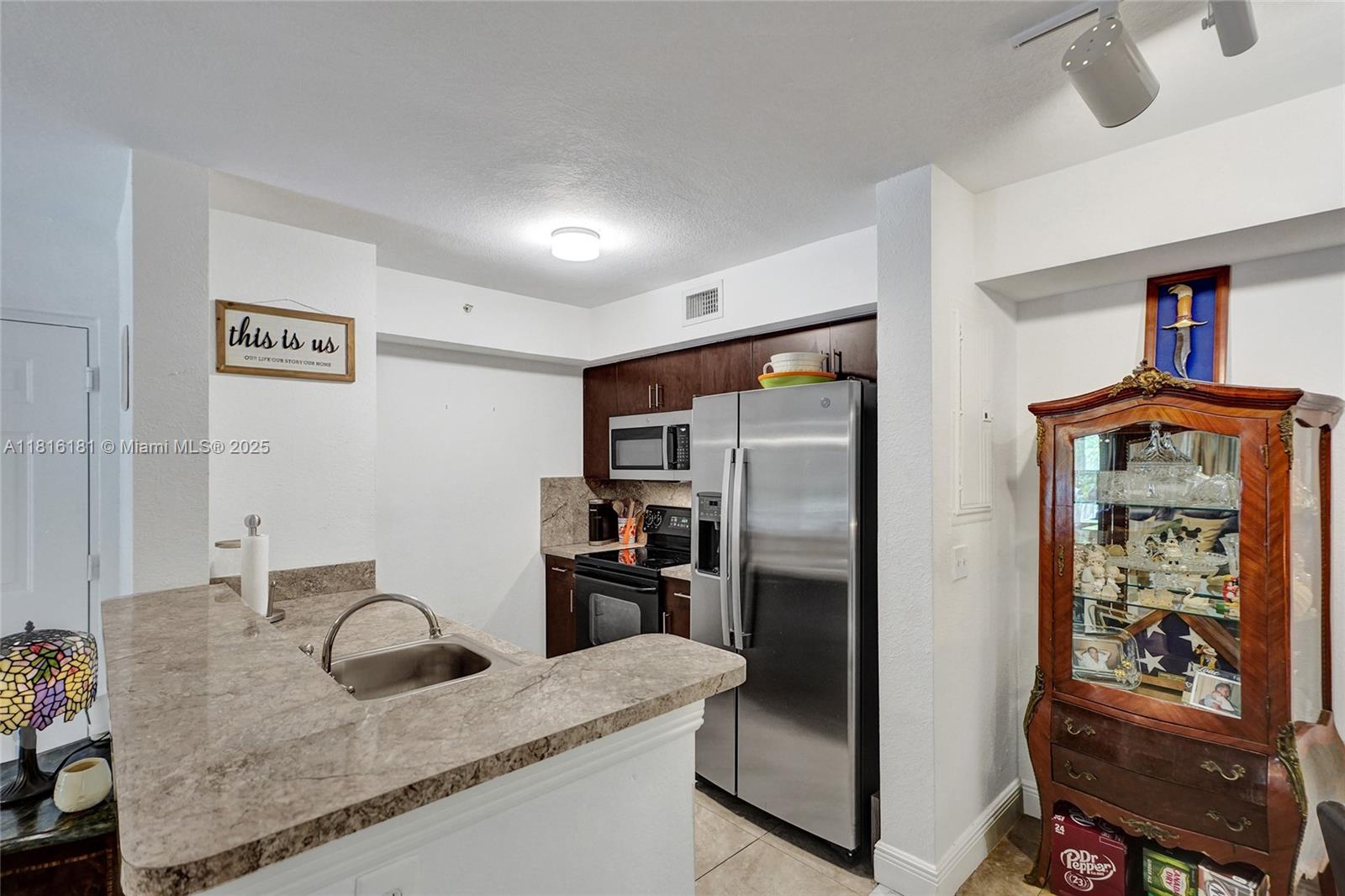 VISTA TRACE 1 CONDO - Residential