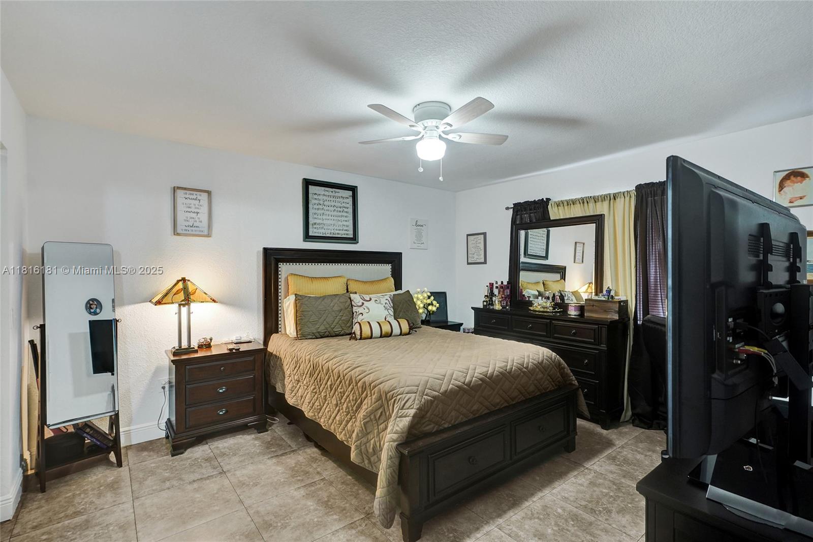VISTA TRACE 1 CONDO - Residential