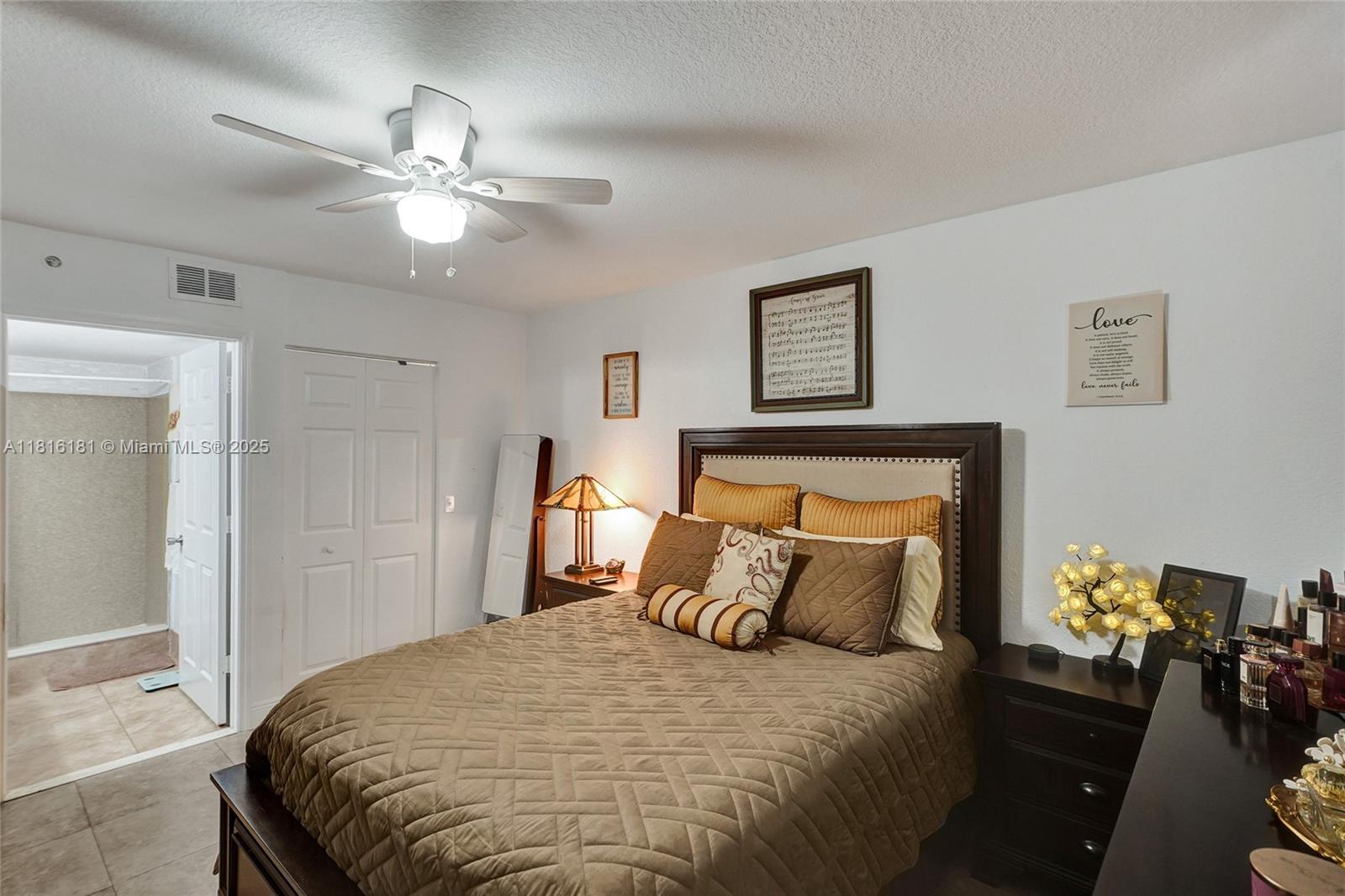 VISTA TRACE 1 CONDO - Residential
