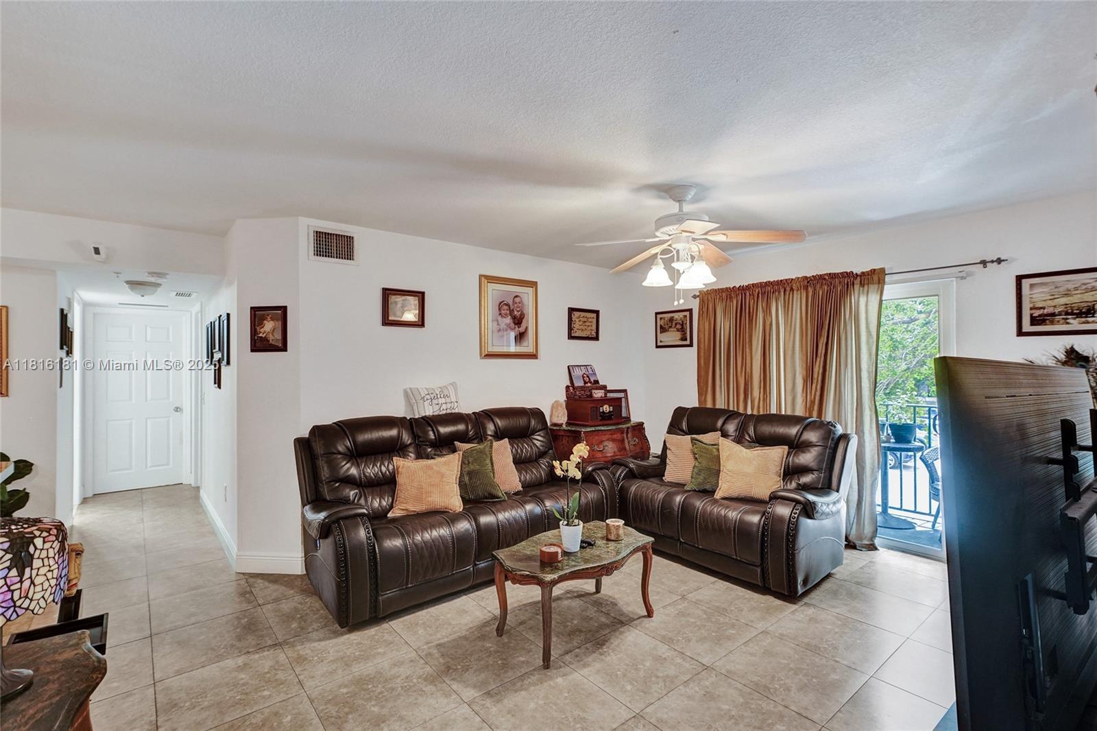 VISTA TRACE 1 CONDO - Residential