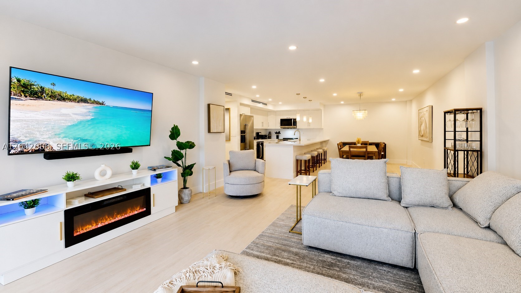 Photo 1 of 22 — 177 Ocean Lane Dr 213, Key Biscayne, FL 33149