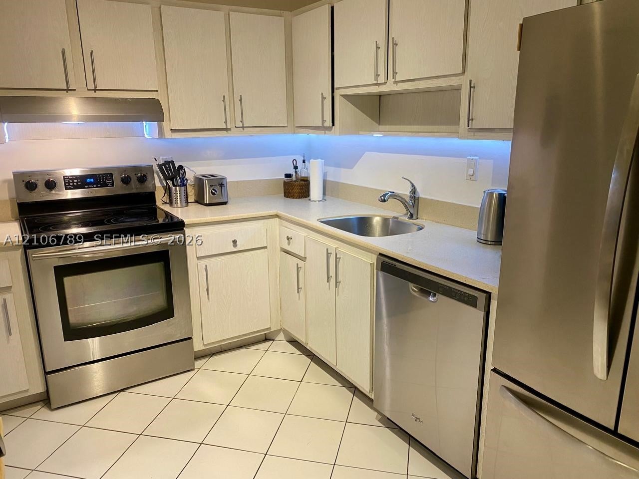 100 Bayview Dr 516