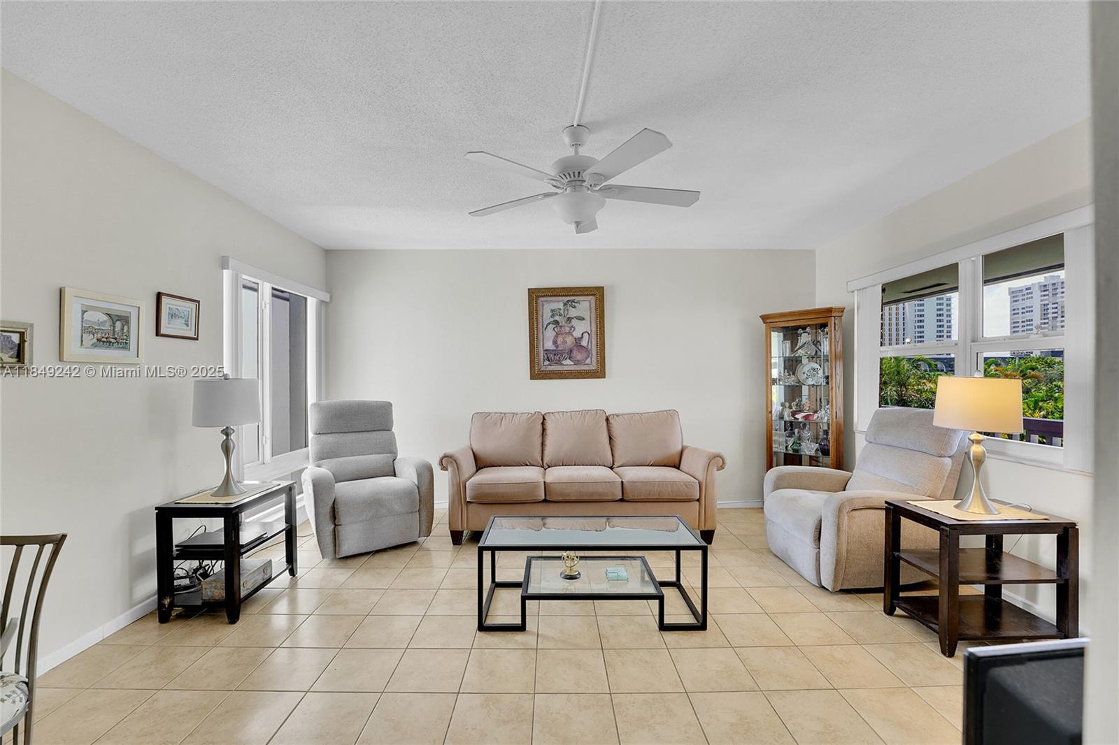 234 Hibiscus Ave 364, Lauderdale By The Sea, FL, 33308/$225,000 4 234 Hibiscus Ave 364
