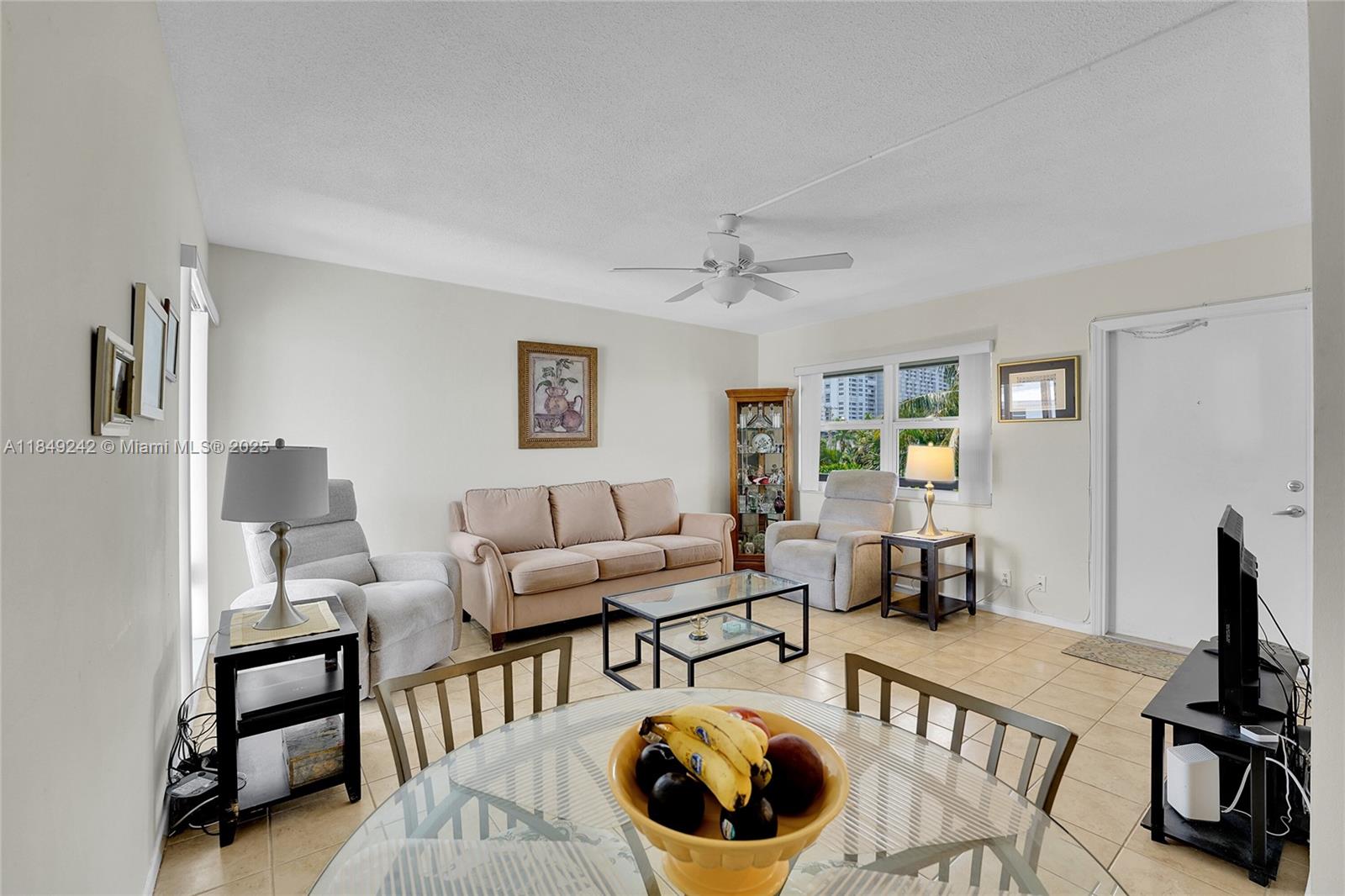 234 Hibiscus Ave 364, Lauderdale By The Sea, FL, 33308/$225,000 3 234 Hibiscus Ave 364