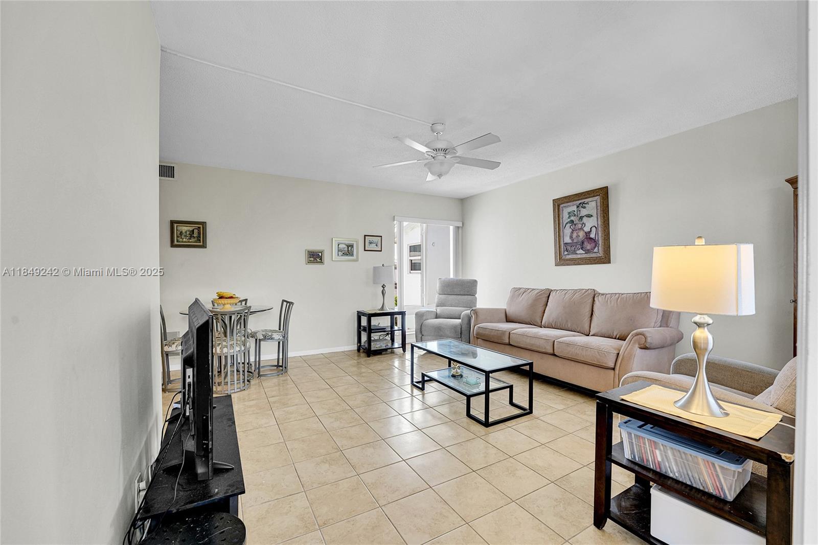 234 Hibiscus Ave 364, Lauderdale By The Sea, FL, 33308/$225,000 2 234 Hibiscus Ave 364