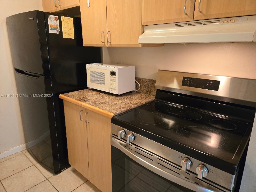 RAMBLEWOOD EAST CONDO - Residential