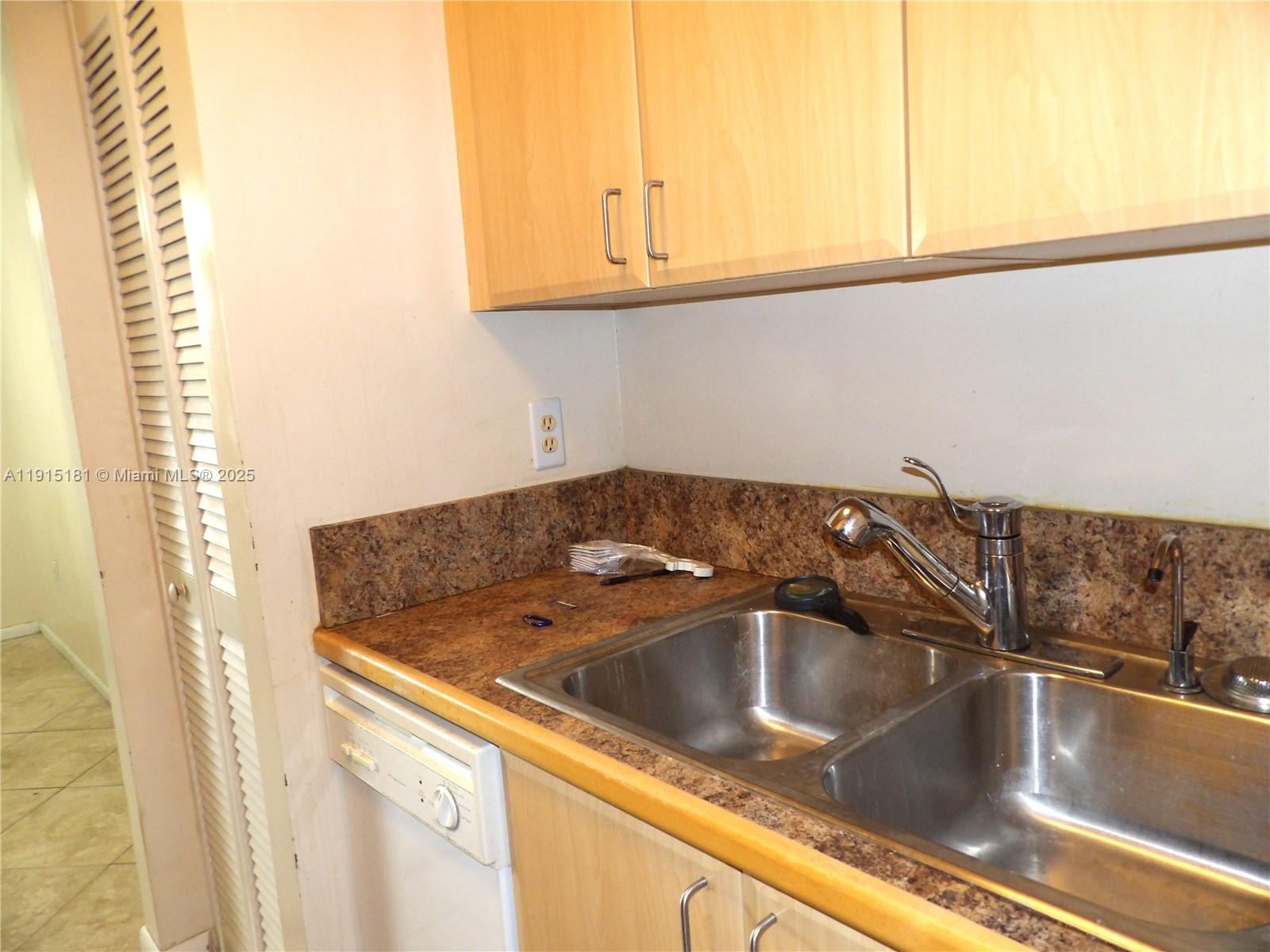 RAMBLEWOOD EAST CONDO - Residential