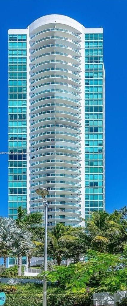 2101 Brickell Ave 305