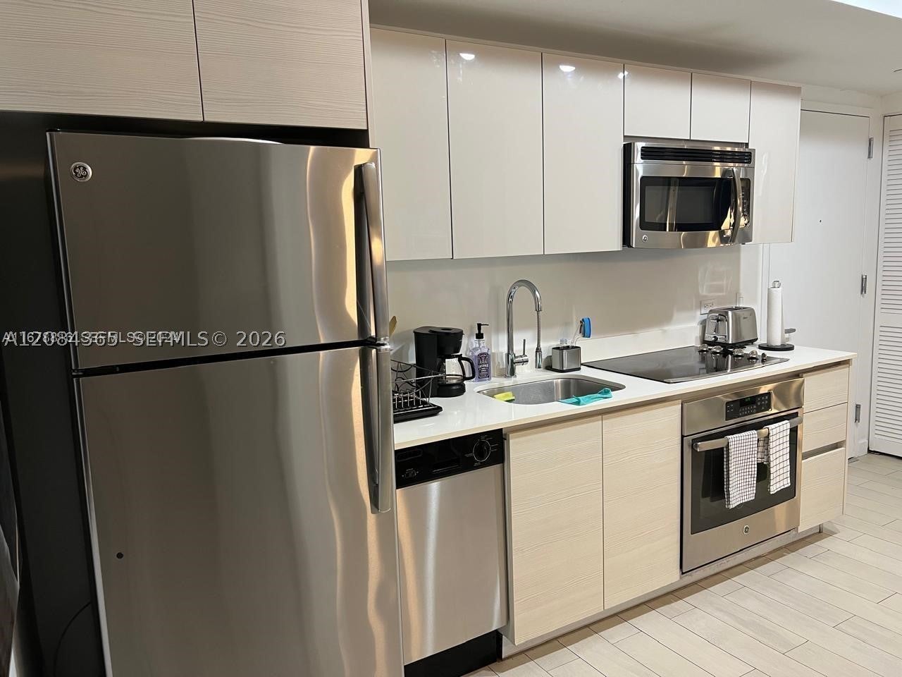 2602 E Hallandale Beach Blvd R2105