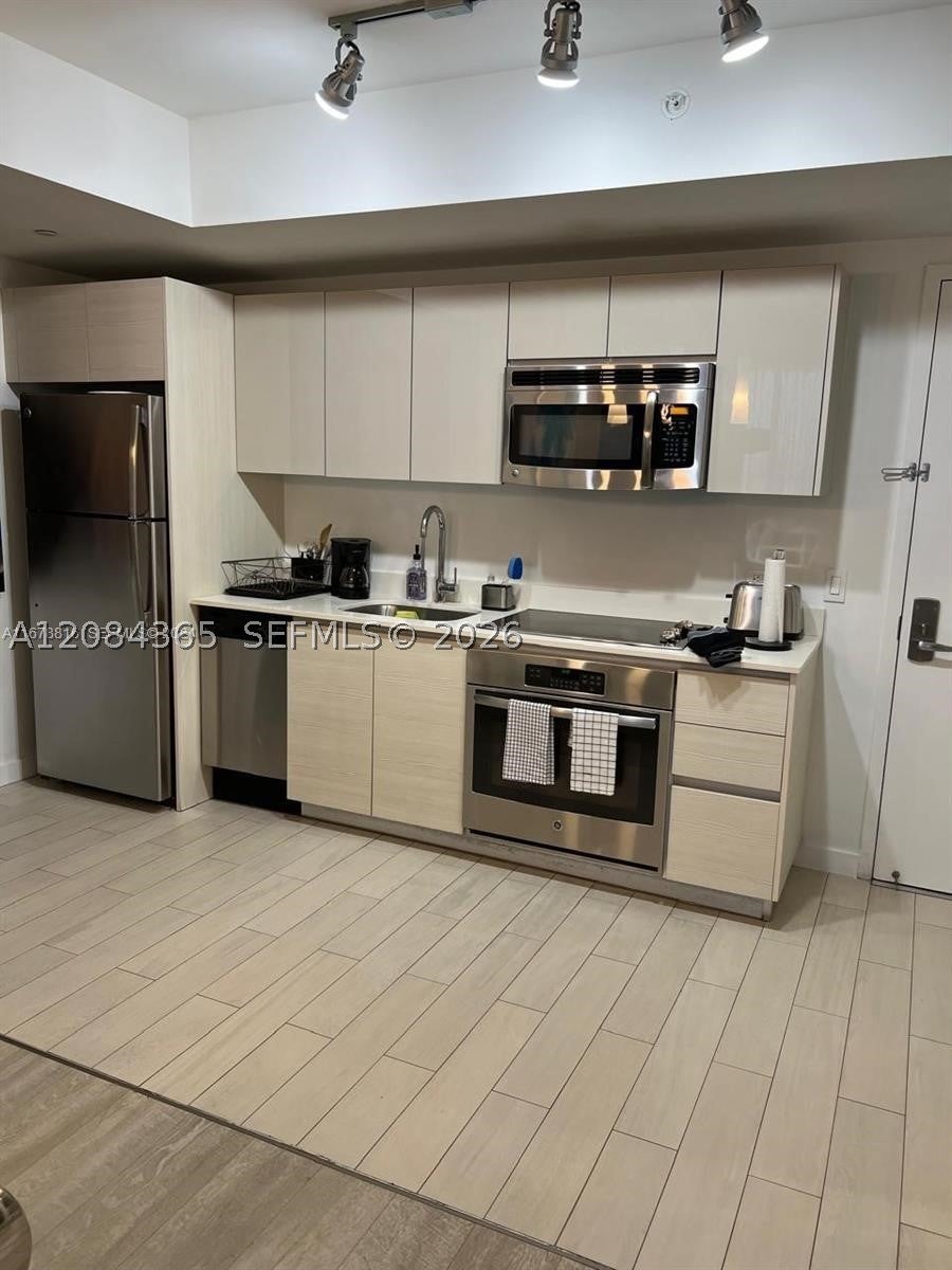 2602 E Hallandale Beach Blvd R2105