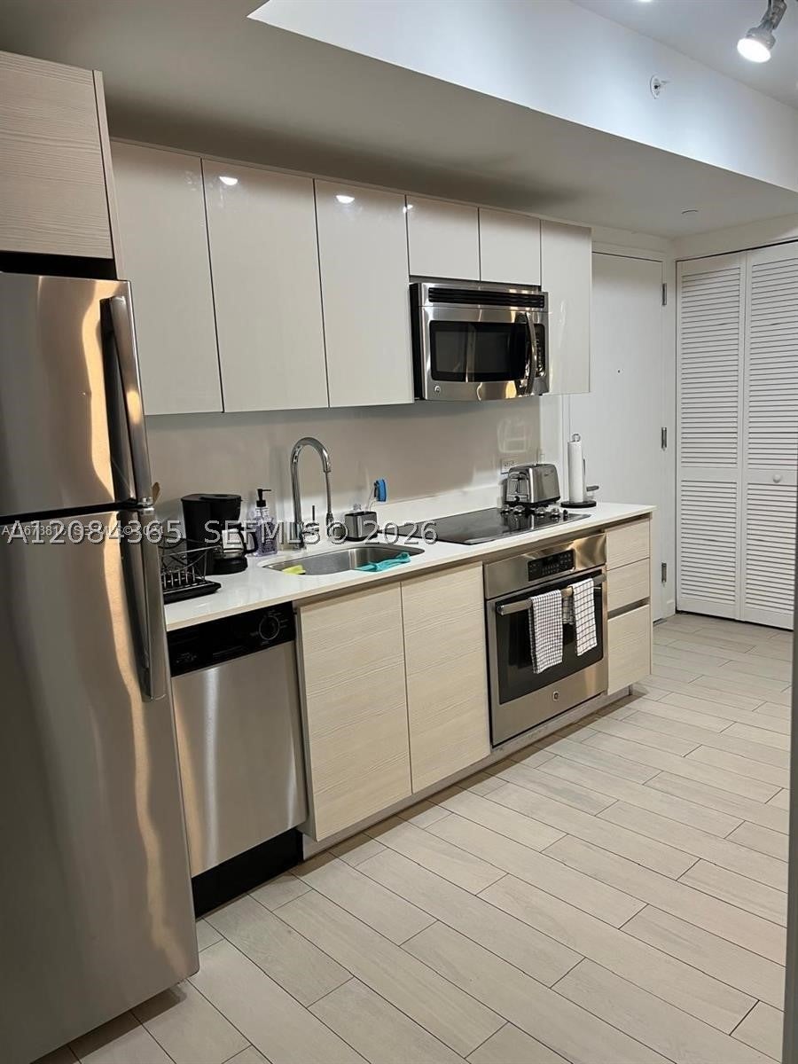 2602 E Hallandale Beach Blvd R2105