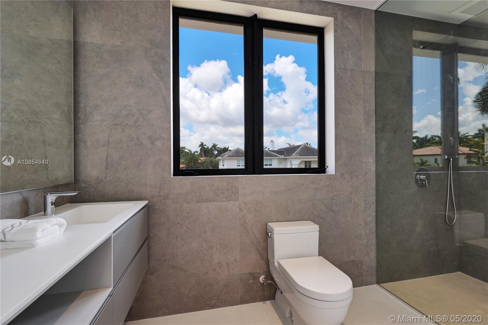 ENTRADA - Residential