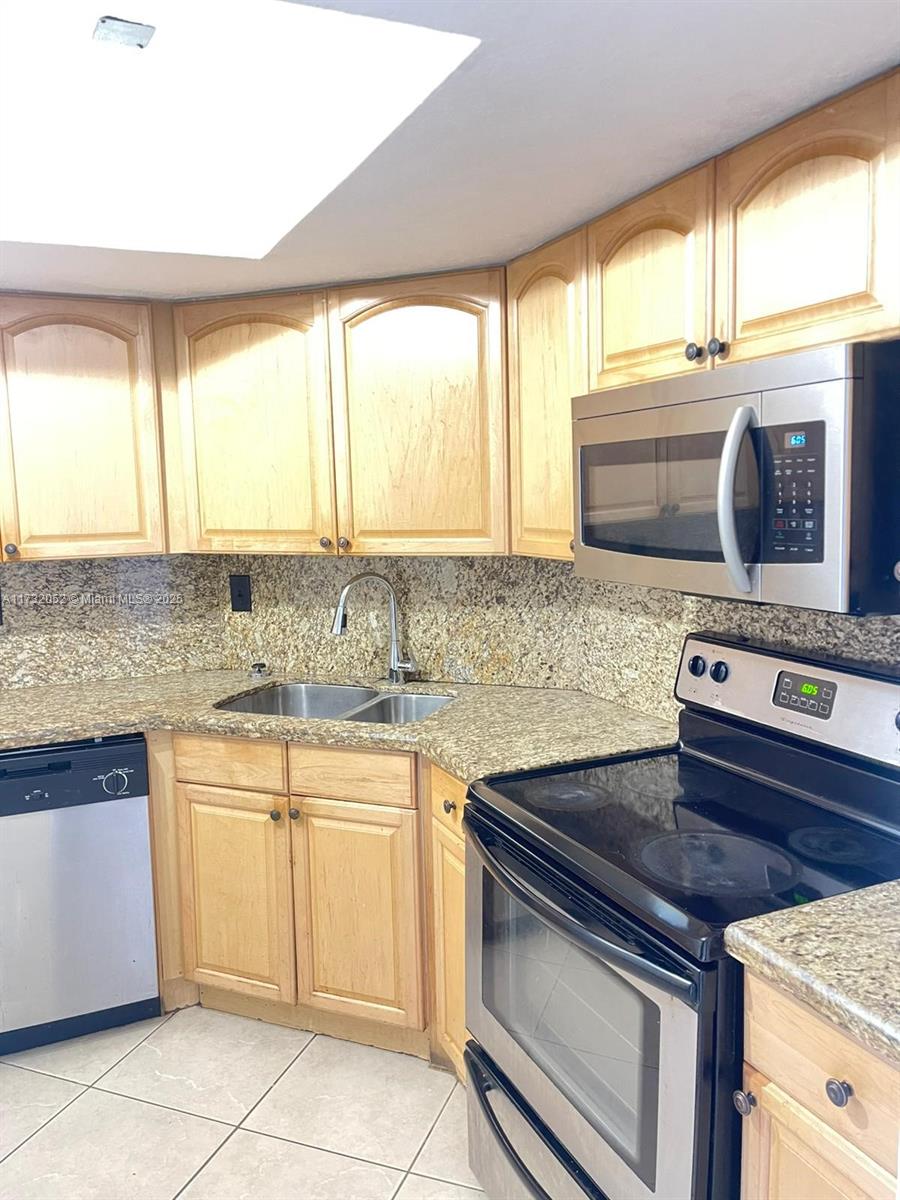 Property for Sale at Address Not Disclosed, Miami, Broward County, Florida - Bedrooms: 3 
Bathrooms: 2  - $270,000